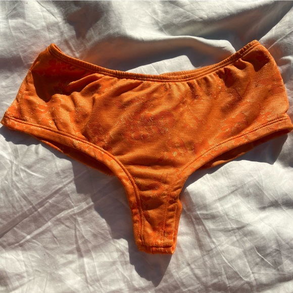 Em and May Bikini - Picture 6 of 13